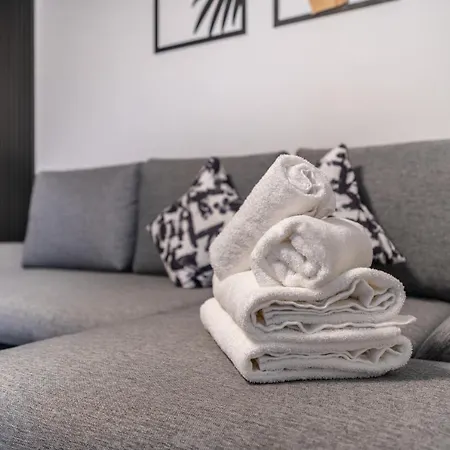 Park Slaski Modern By Bookinghost *