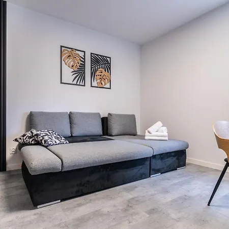 Park Slaski Modern By Bookinghost